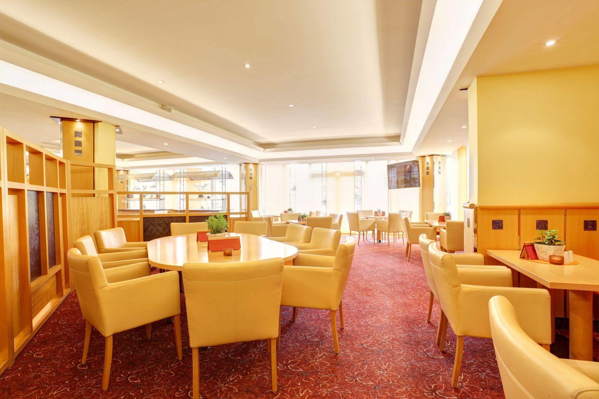 Abacus Tierpark Hotel Berlin Exterior photo