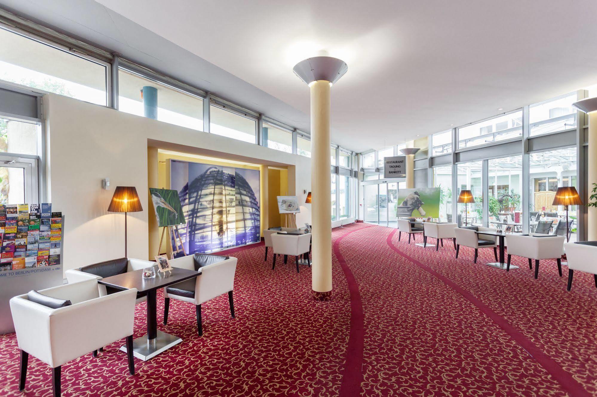 Abacus Tierpark Hotel Berlin Exterior photo